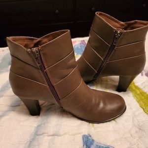 Brown ankle height booties - Size 8